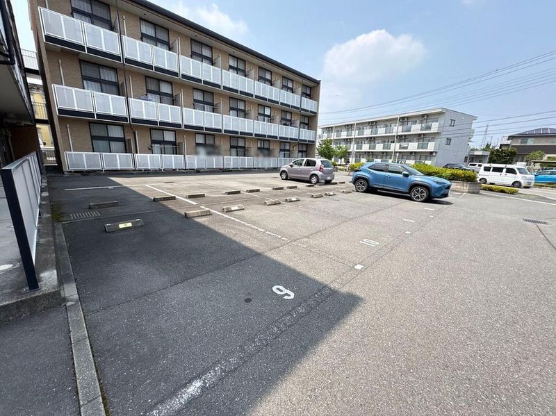 レオパレスルナシャインⅡ 駐車場