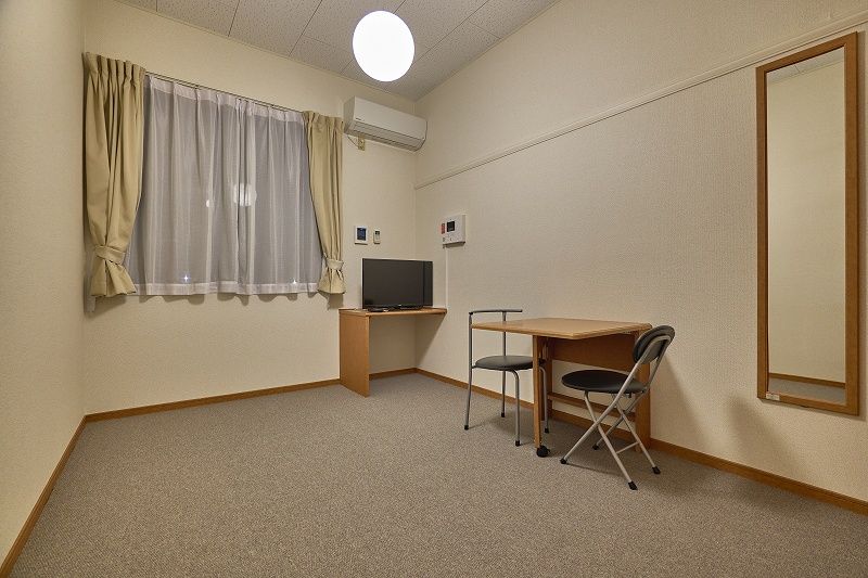 レオパレスシューティングスター 居間