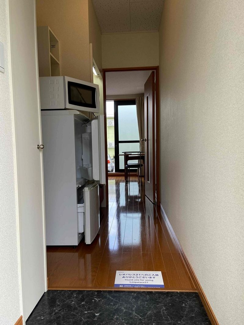 レオパレスエイザ 玄関