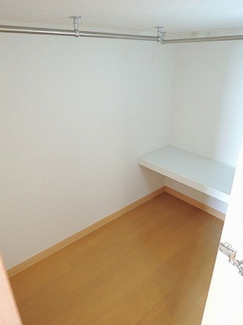 レオパレスプランタン 収納