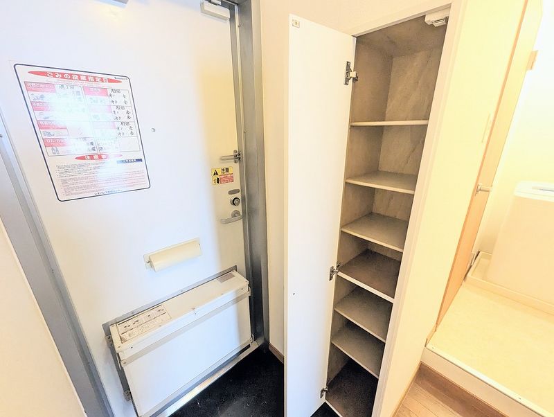 レオパレス輝 玄関