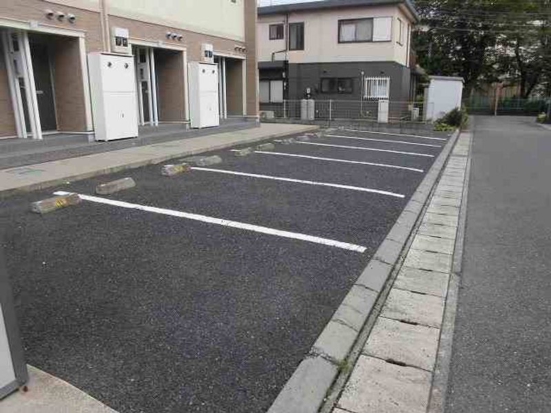 レオネクストパウダウスー 駐車場