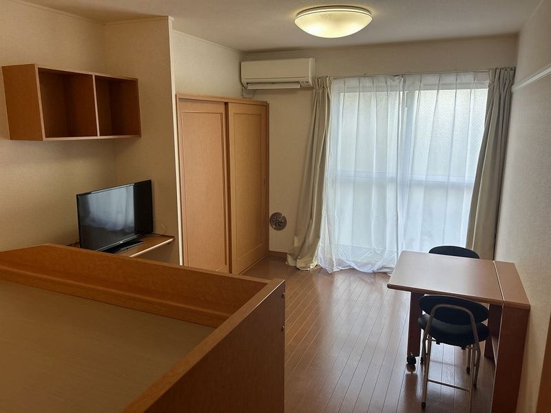 レオパレススワホーム 居間