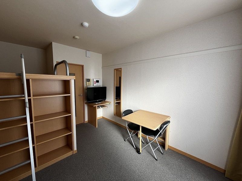 レオパレスプレシア 居間