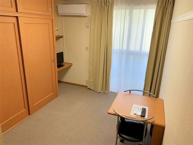 レオパレスうぐいす 居間