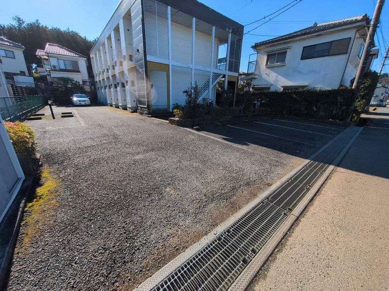 レオパレスルピナス 駐車場