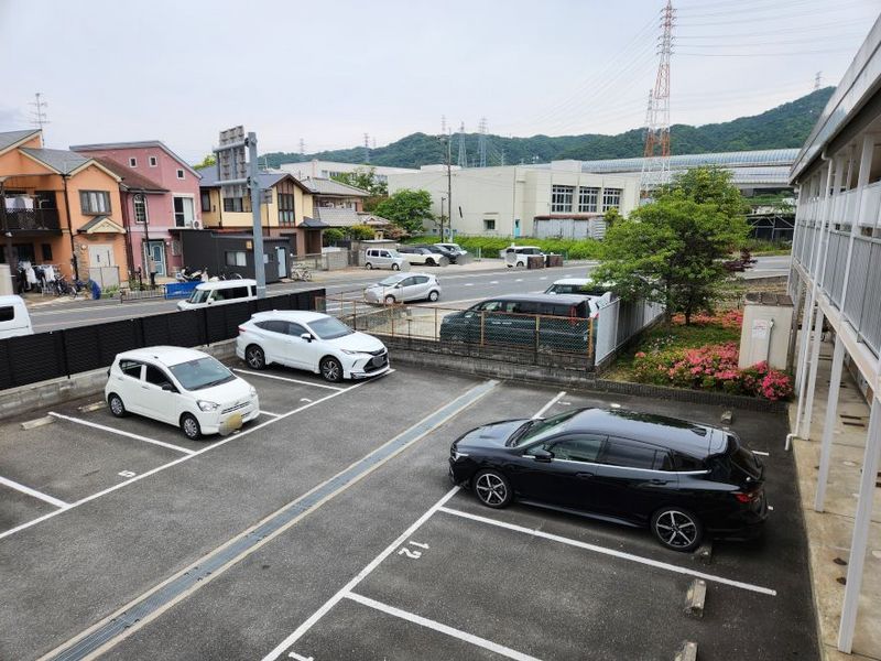 レオパレスルミエール 駐車場
