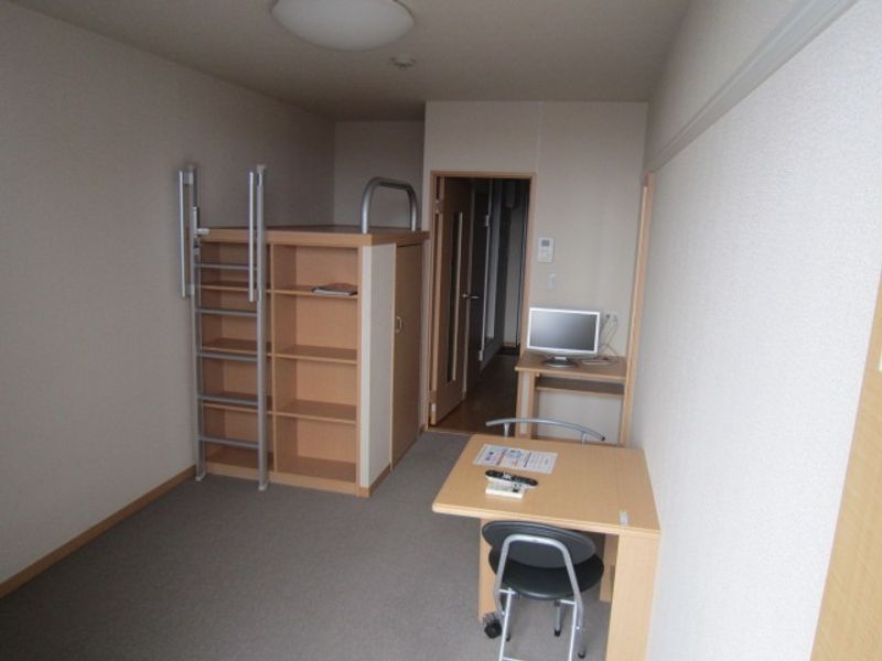 レオパレス福田町南 居間