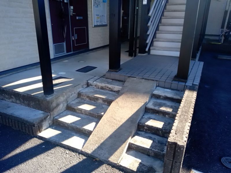 レオパレスサンプレイス エントランス