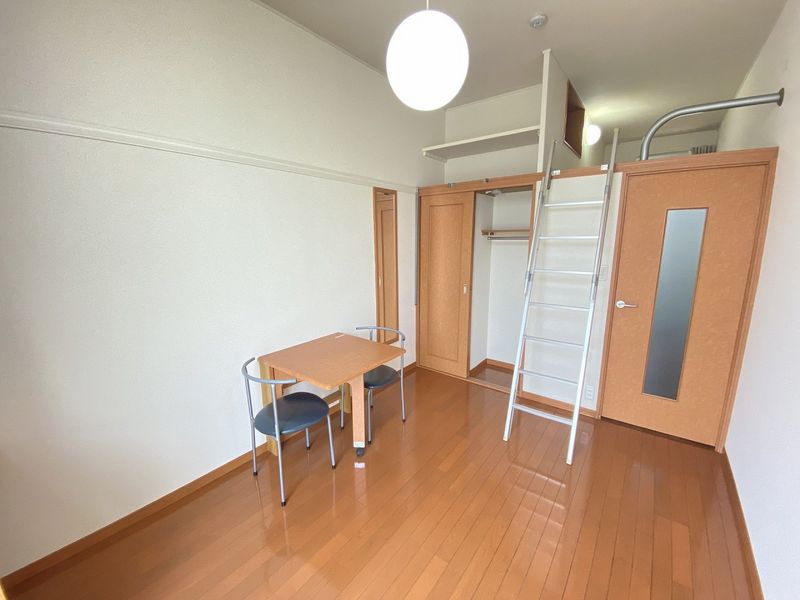 レオパレスグレンツェⅢ 居間
