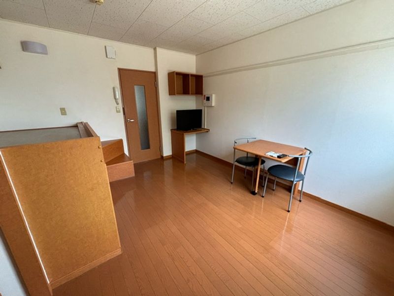 レオパレスワンリバー 居間