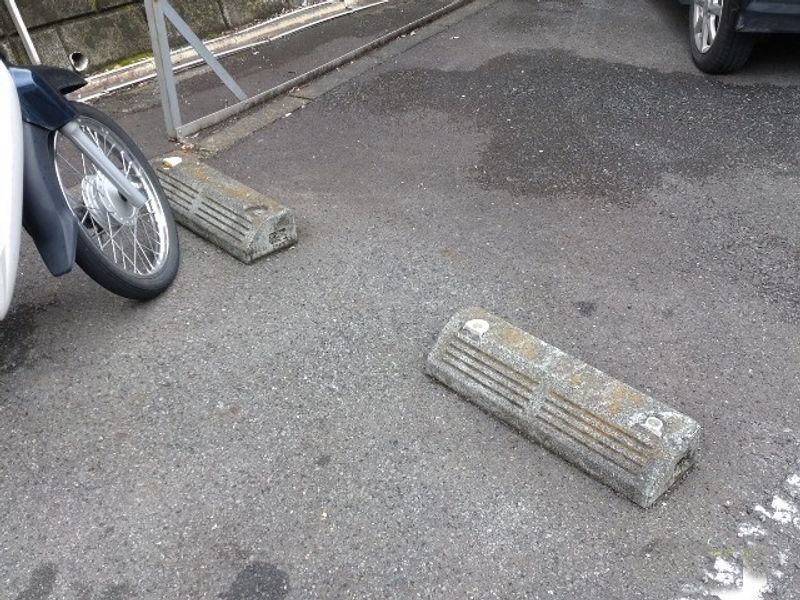 レオパレス獅子ヶ谷 駐車場