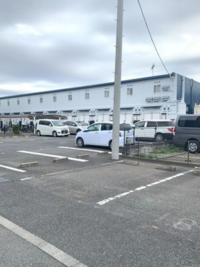 レオパレスシャルム 駐車場