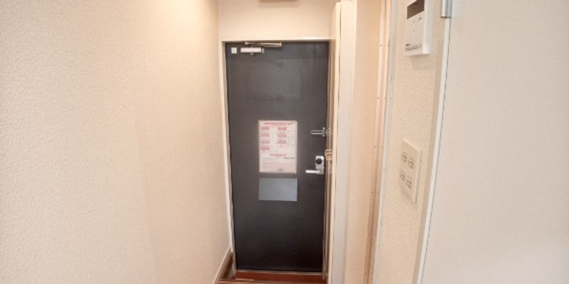 レオパレス本城東二番館 玄関
