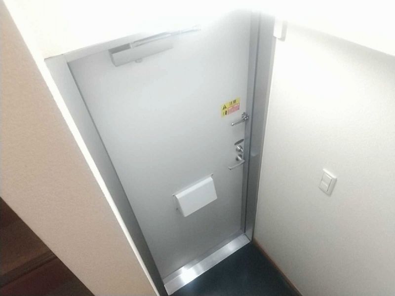 レオパレス山茶花 玄関