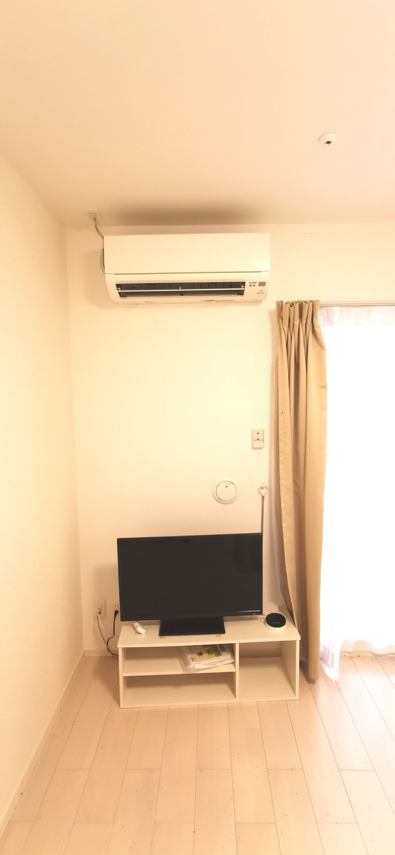 クレイノＰＲＥＭＩＵＭ宮里 居間