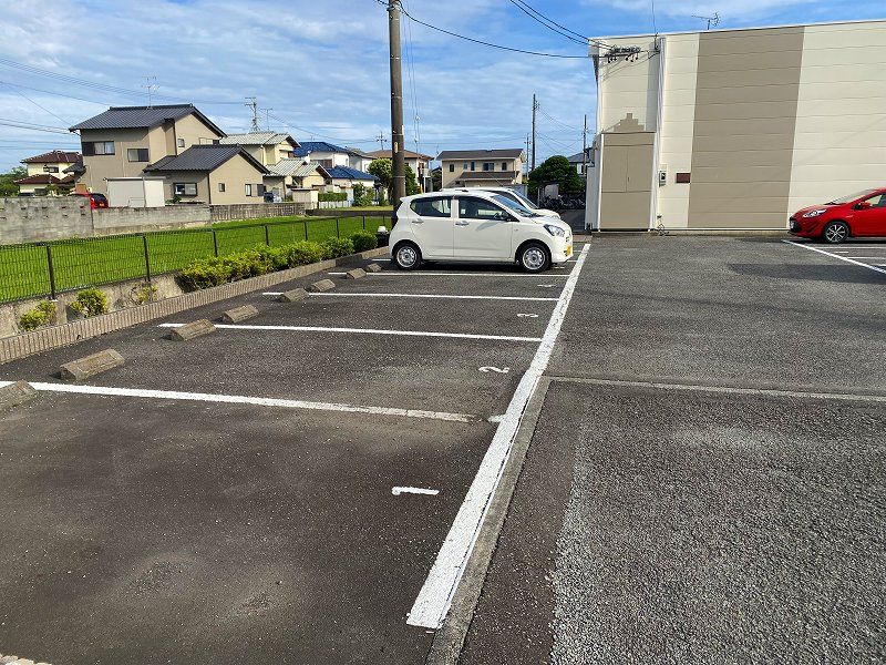 レオパレスそらまめ 駐車場