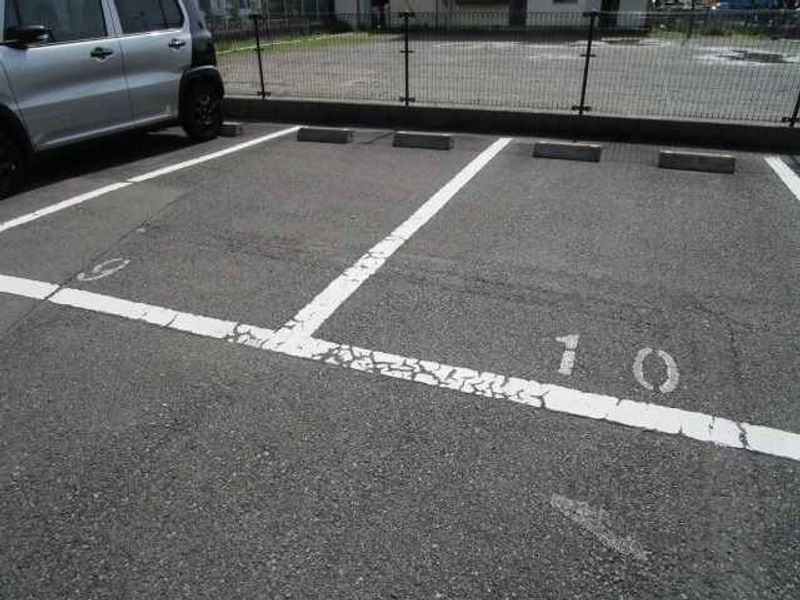 レオパレスＨＫ寿町 駐車場