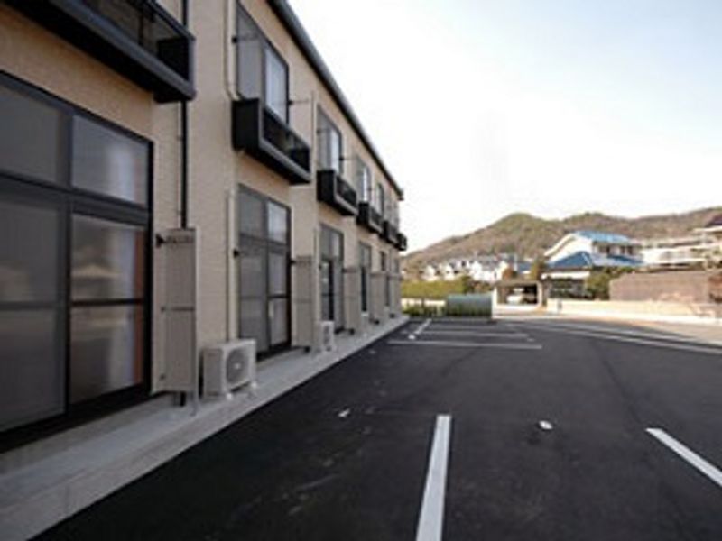 レオパレスパレ　ロワイヤル 駐車場