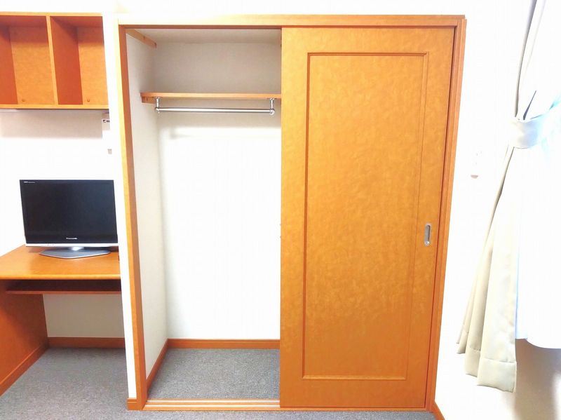 レオパレスエトランゼ 収納