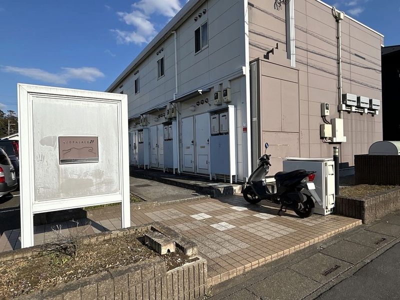レオパレスゲンキ エントランス