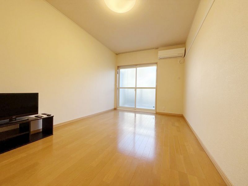 レオパレスミモザ　ガーデン 居間