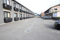 レオパレスエクレールＫ竹原 駐車場
