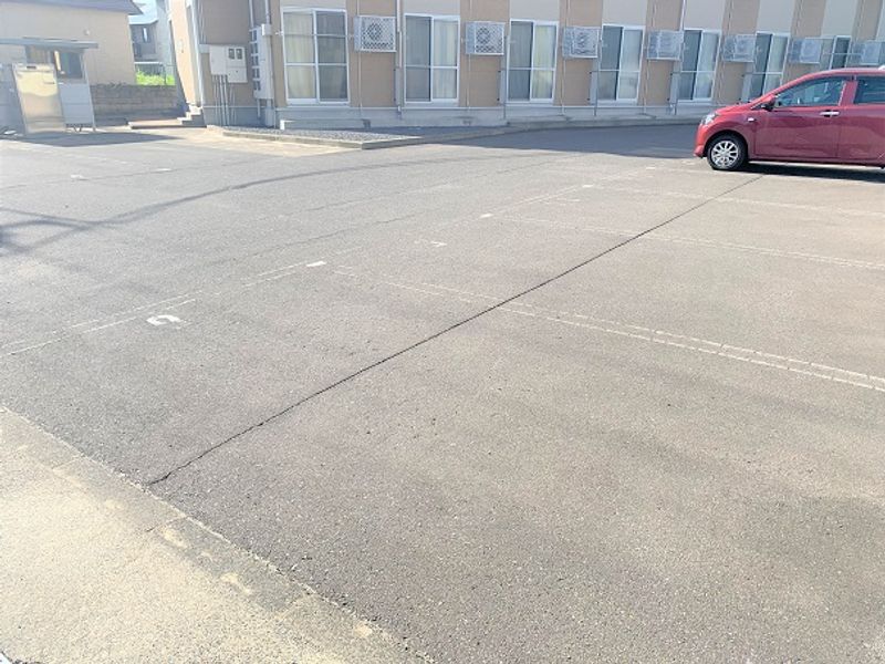 レオパレスプロスペリテＢ 駐車場