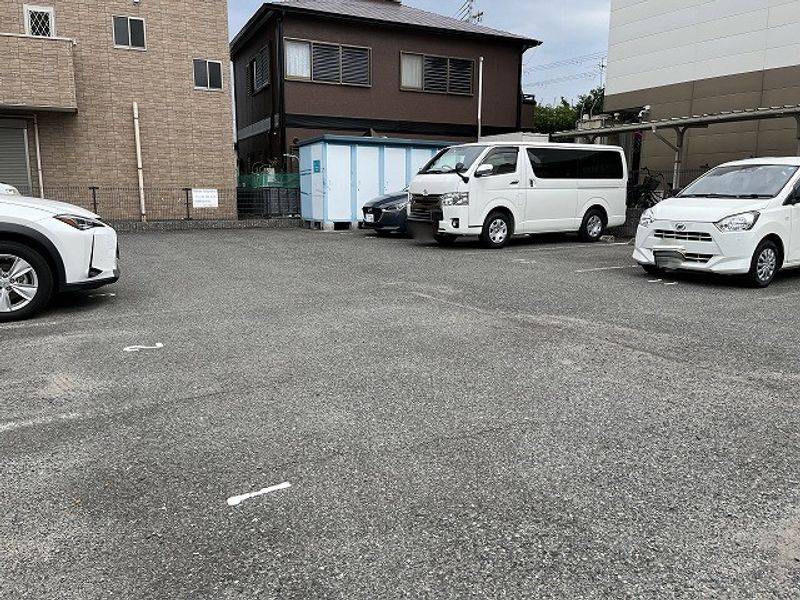 レオパレスメルツェⅢ 駐車場