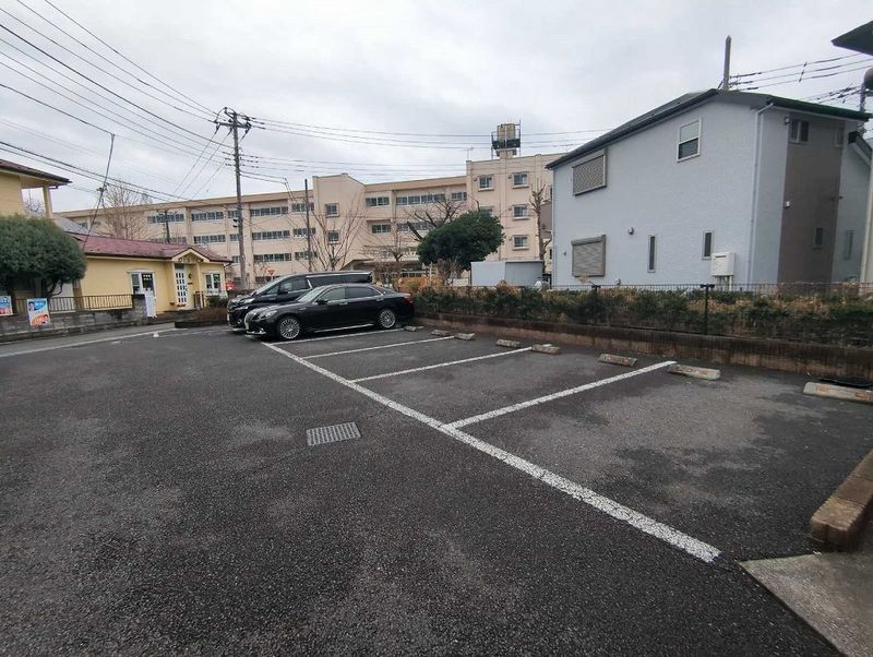 レオパレスアルタイルⅡ 駐車場