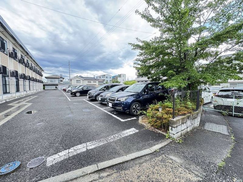 レオパレス新田町 駐車場