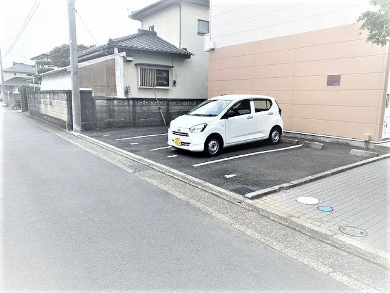 レオパレス湘南 駐車場