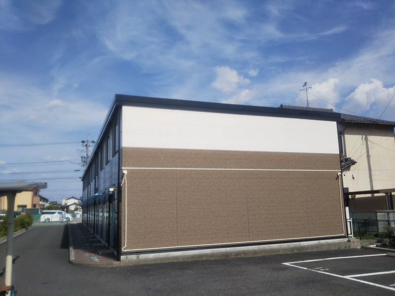 レオパレスアゼリア 外観