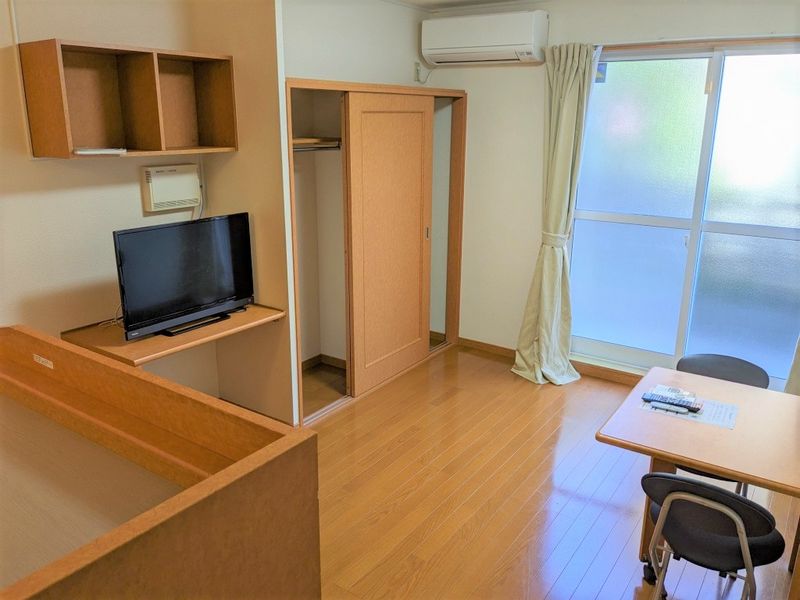 レオパレスエントラレ 居間