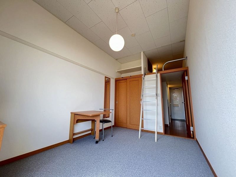 レオパレスクレストヒルズ向原 居間