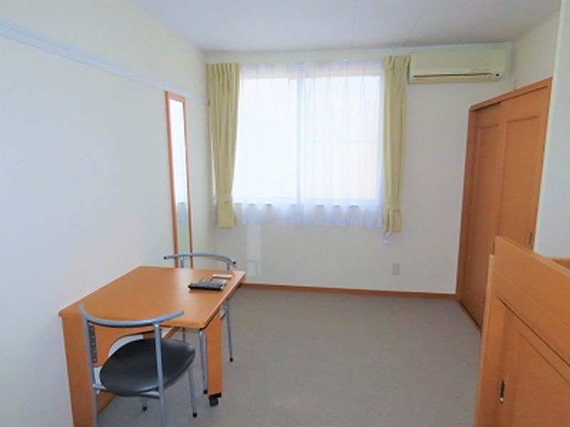 レオパレスエム 居間