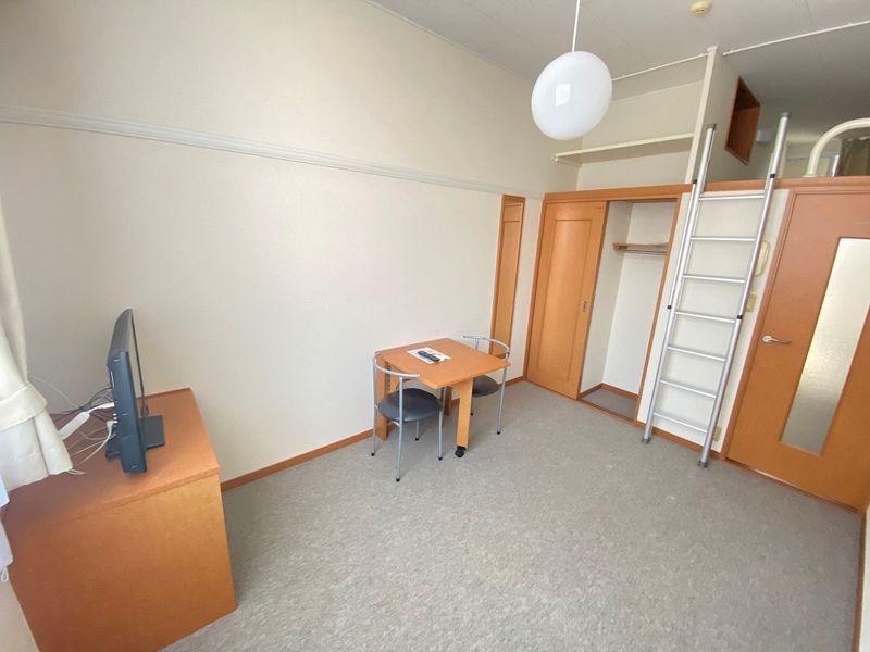 レオパレスパークサイド 居間