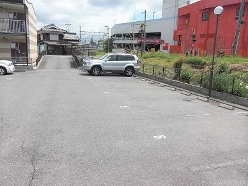 レオパレスステランテ 駐車場