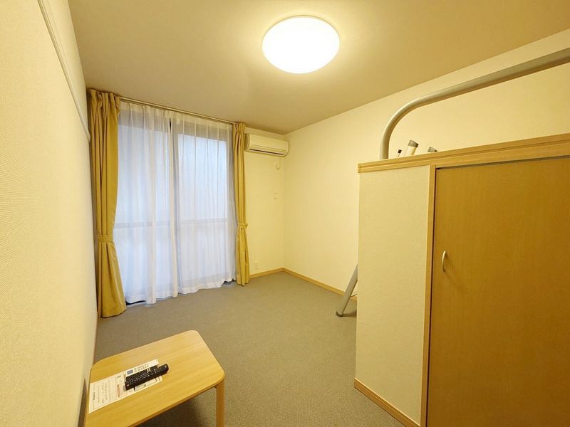 レオパレスプレステージ草加 居間