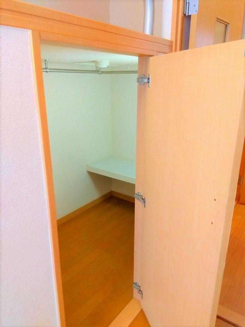 レオパレスＫＡＳＨＩＷＡ 収納