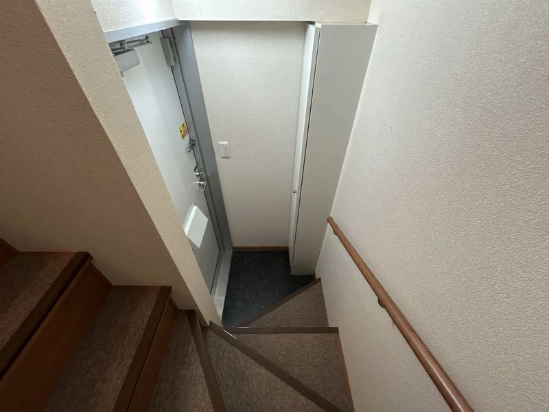 レオパレス第二吉兵衛ハウス 玄関