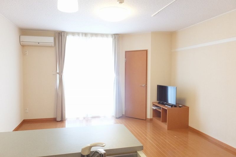 レオパレスコスモスＣ 居間