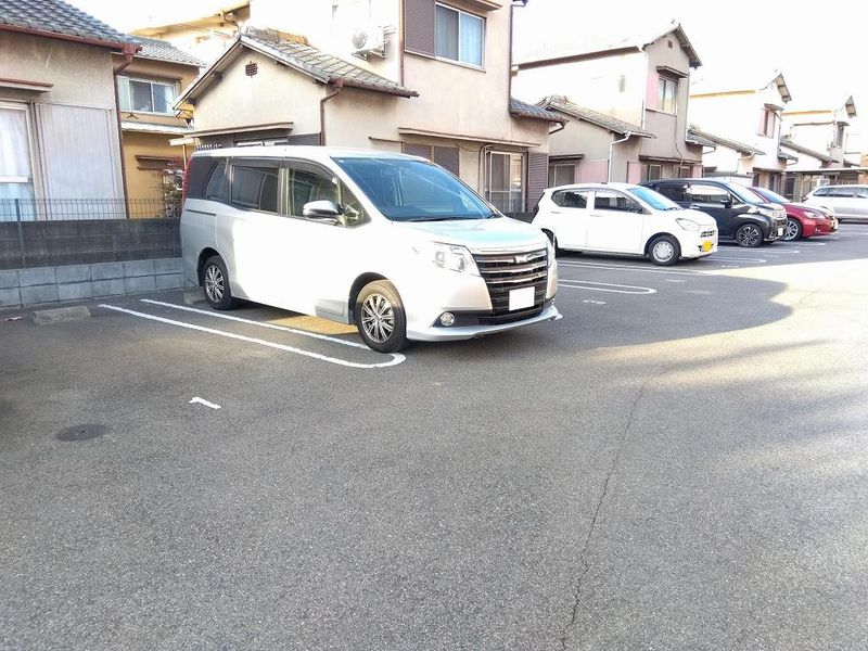 レオネクスト日新加古川 駐車場