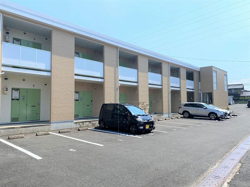 レオパレスシュエット 駐車場