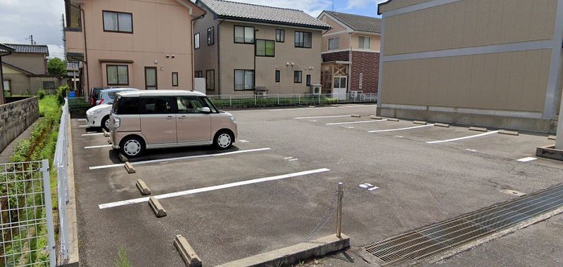 レオパレスフォレスト 駐車場