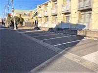 レオネクストサンシャインⅢ 駐車場