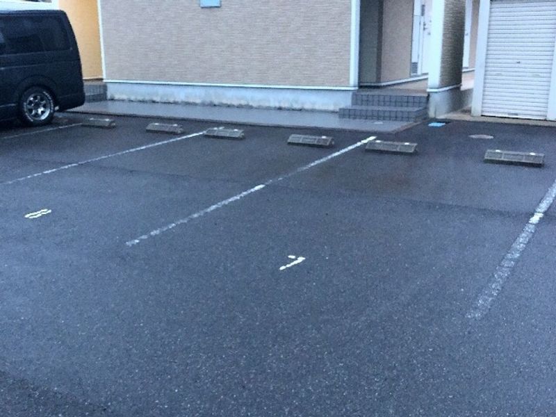 レオパレス屋敷 駐車場