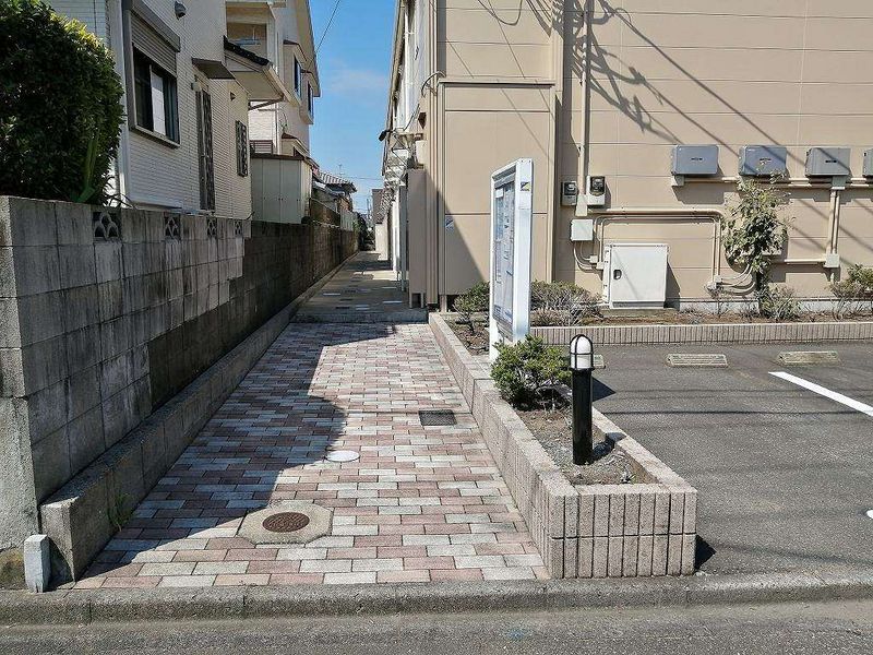 レオパレスティール エントランス