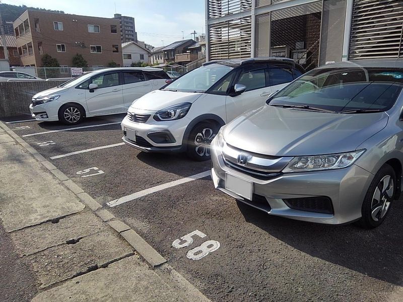 レオパレス栗林 駐車場