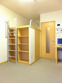 レオパレスフォレスト小倉 居間